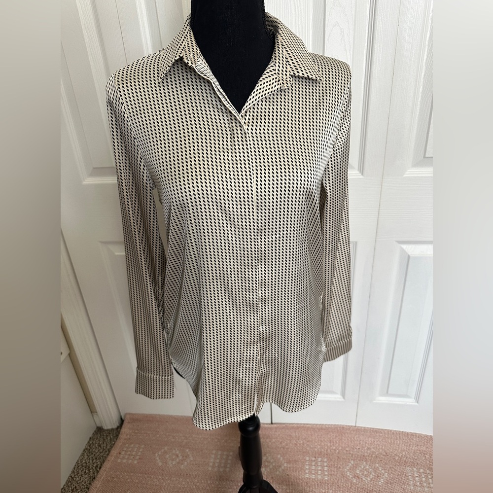 H&M Black and beige Patterned Shirt size XS